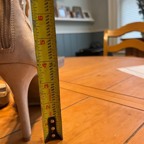 Nude platform sandals size 8 1/2 - Picture 2 of 6